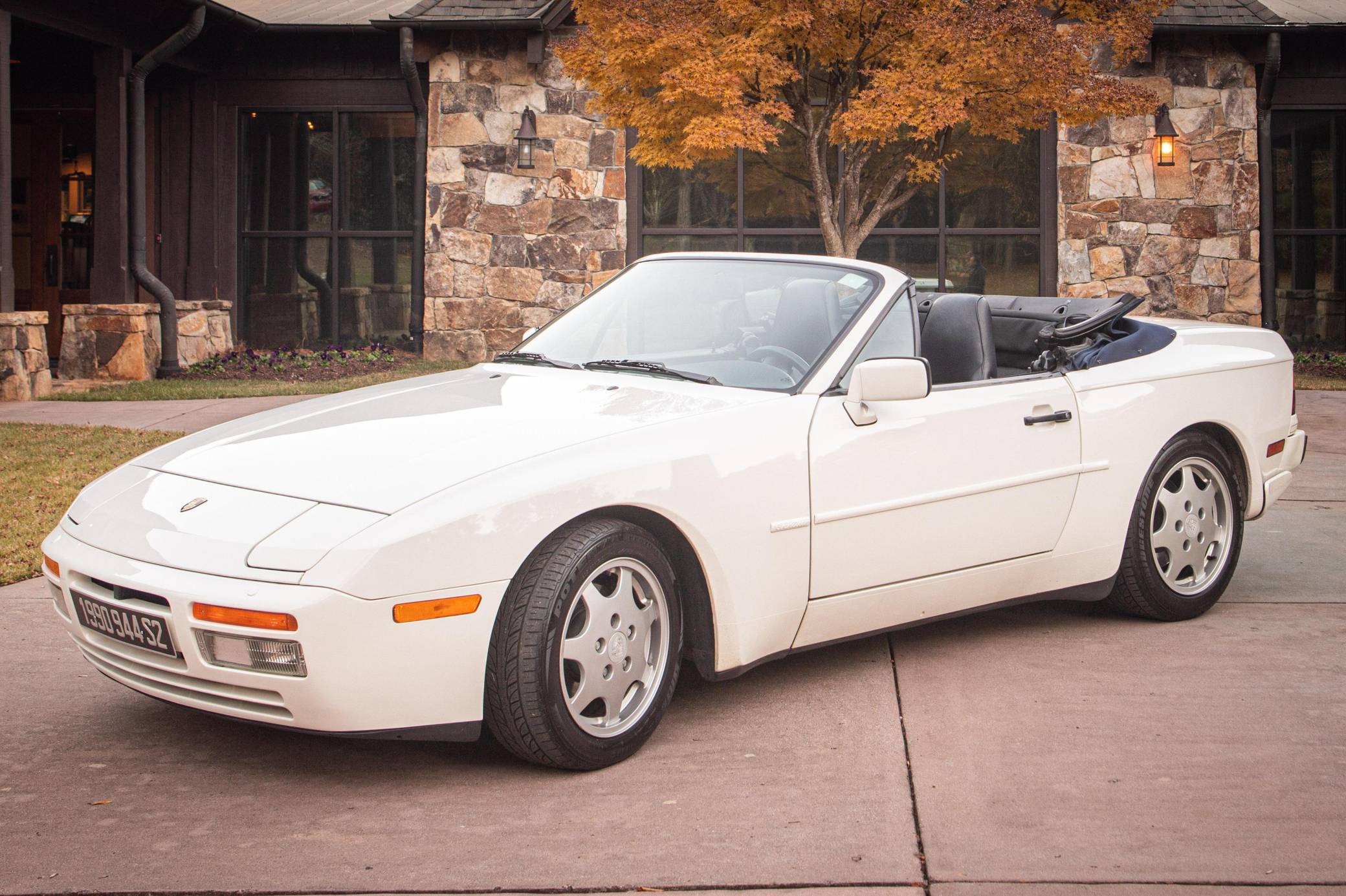 Porsche 944